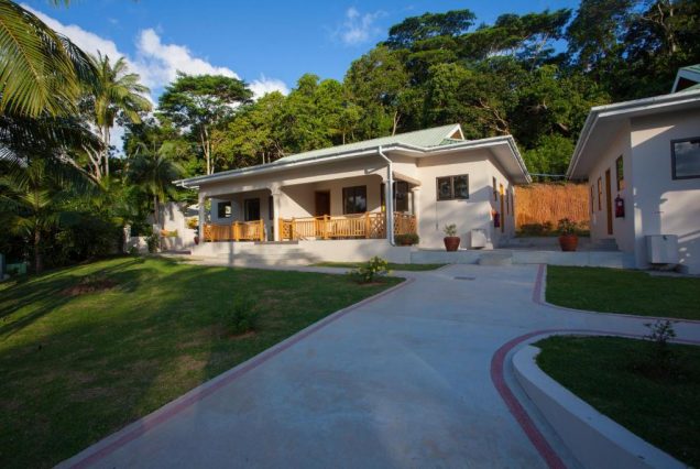 Anse Soleil Beachcomber Hotel and Self Catering 3★ 4 (дней)