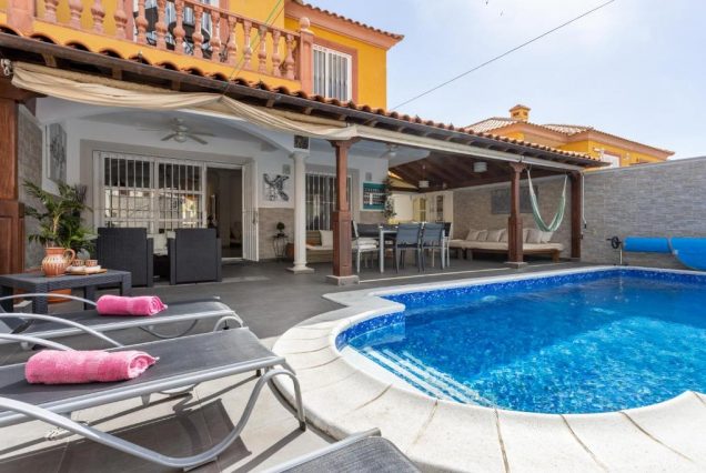 LUXURY VILLA WITH PRIVATE POOL WITH AIRCON,Playa del Duque 5★ 6 (дней)